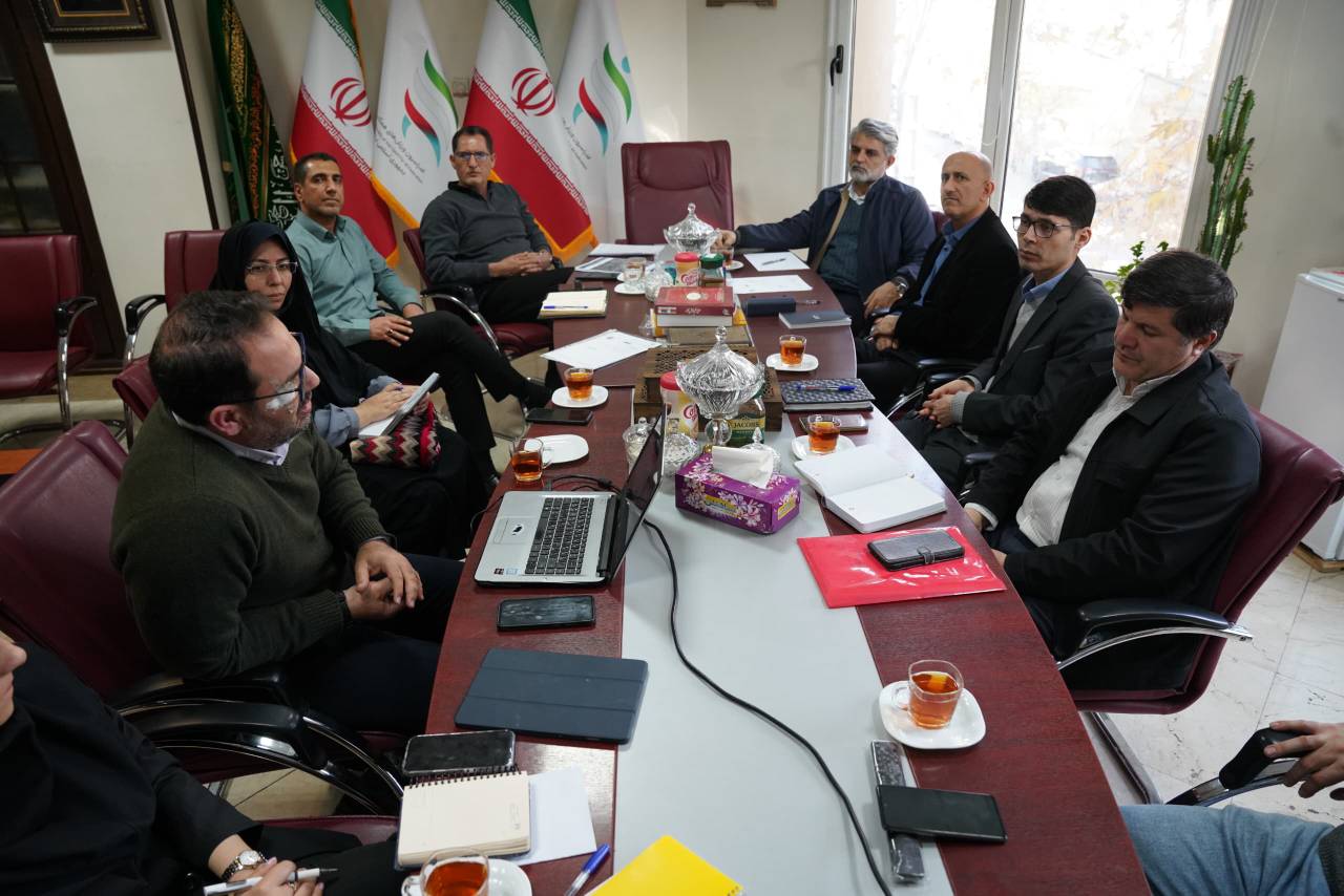 ریل‌گذاری مسیر توسعه فعالیت بدنی ایرانیان در جلسه مشترک مدیر دفتر همگانی وزارت ورزش با رییس فدراسیون ورزش‌های همگانی/ از مرور برنامه‌های ۱۴۰۵ تا اولویت استفاده از تکنولوژی‌‌های نوین